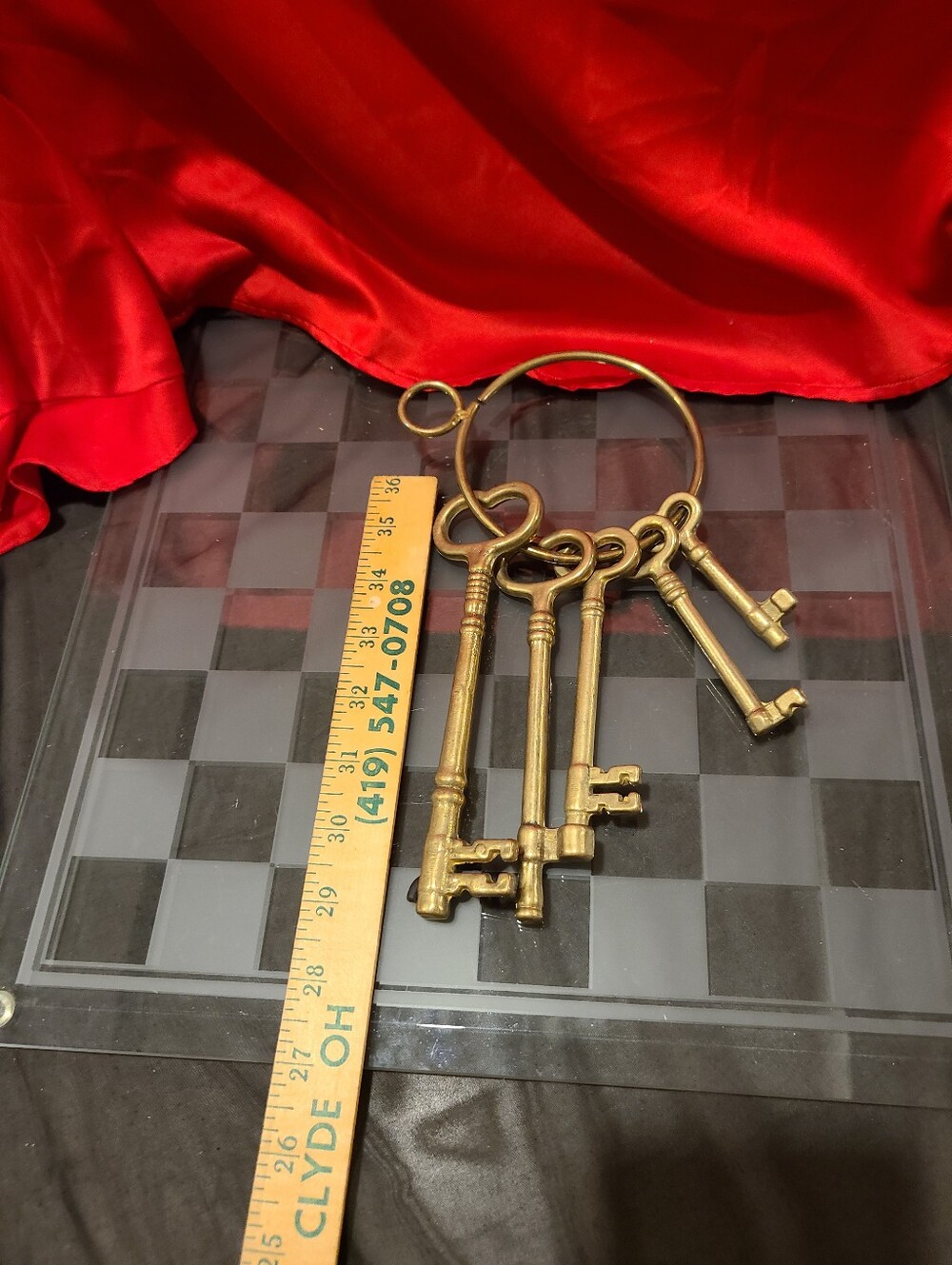 Antique Style Brass Skeleton Key Set - Gold Tone - Picture 4 of 4